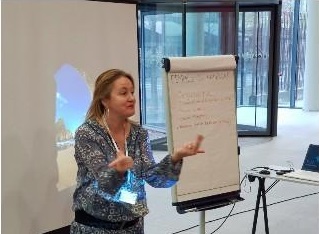 Laure BAILLEUL, partenaire de DCA Handicap et animatrice d’interventions de sensibilisation handicap entreprise.